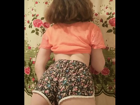 ❤️ Nena jove sexy despullant-se els pantalons curts davant la càmera ❤️ Porno al ca.3dhentaix.ru ❤