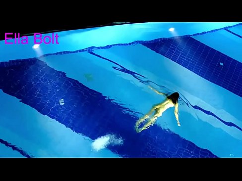 ❤️ No puc parar de mirar-la, jove rossa presa nedant nua a la piscina del complex ELLA BOLT ❤️ Porno al ca.3dhentaix.ru ❤