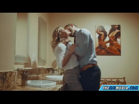 ❤️ Quan una rossa tetona et sedueix en un lavabo públic ❤️ Porno al ca.3dhentaix.ru ❤